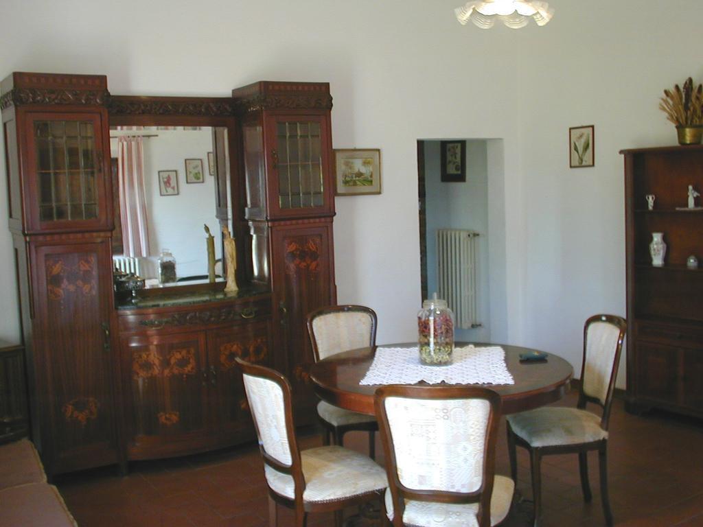Agriturismo Poggio Ai Grilli غامباسي تيرمي الغرفة الصورة