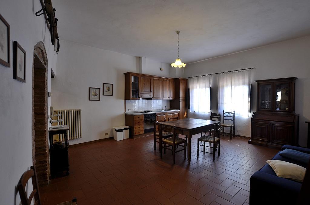 Agriturismo Poggio Ai Grilli غامباسي تيرمي الغرفة الصورة