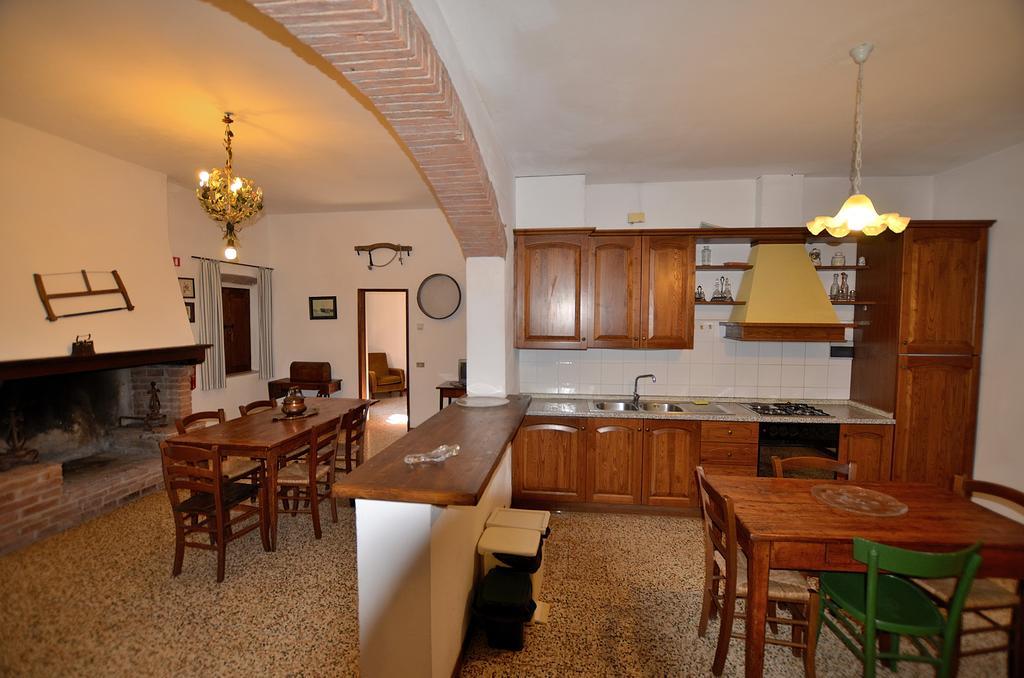 Agriturismo Poggio Ai Grilli غامباسي تيرمي الغرفة الصورة